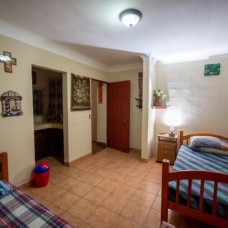 Santa María del Lago Hostal San Pedro La Laguna Exterior foto